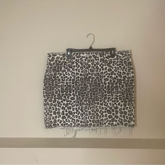 Good American Leopard Raw Hem Mini Skirt Size 18 | Curve-Hugging Statement Denim - Picture 11 of 14